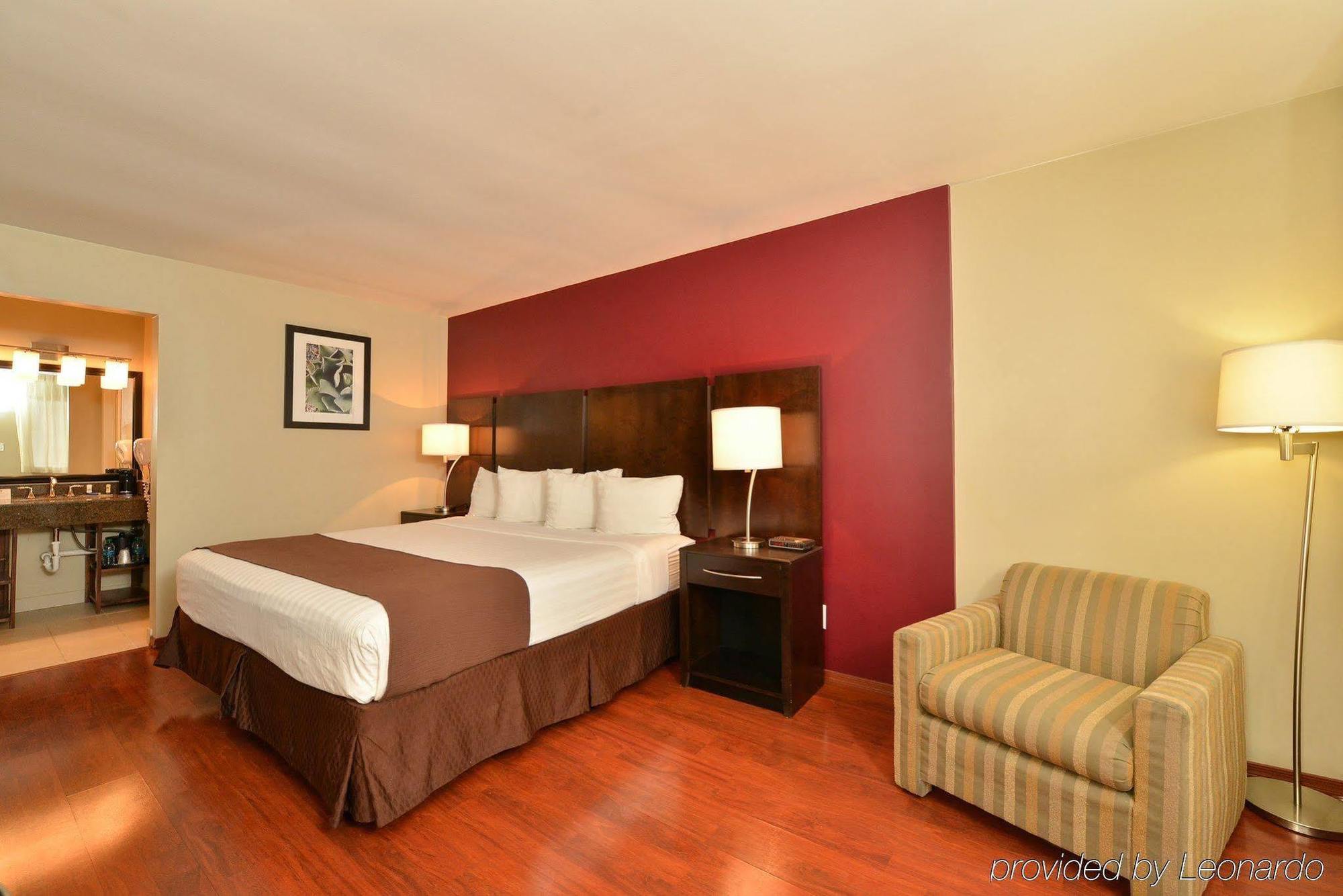 Quality Inn & Suites Phoenix Nw - Sun City Youngtown Екстер'єр фото