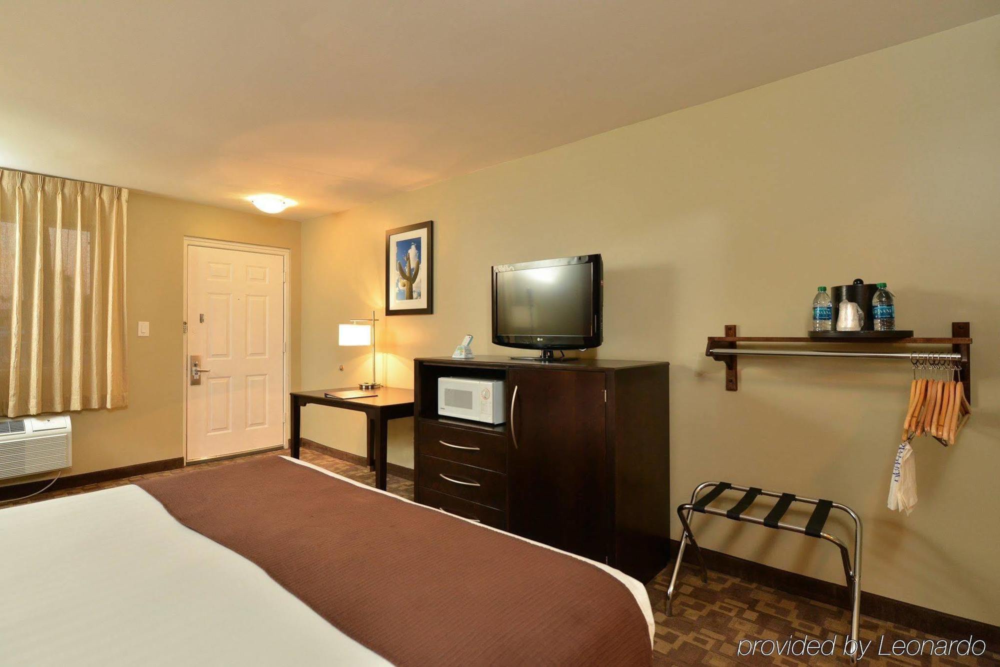 Quality Inn & Suites Phoenix Nw - Sun City Youngtown Екстер'єр фото