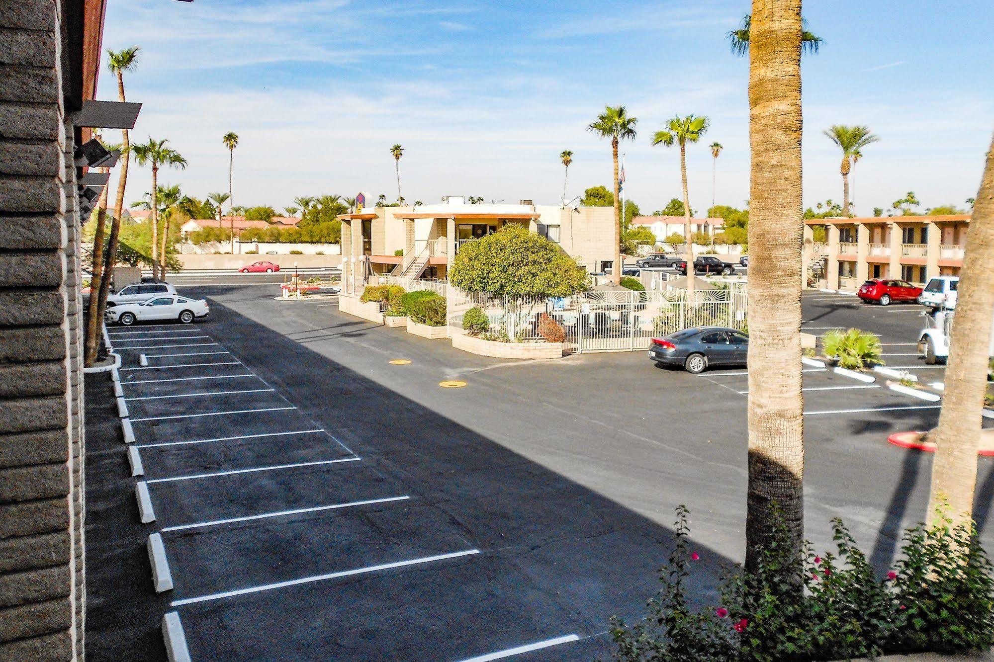 Quality Inn & Suites Phoenix Nw - Sun City Youngtown Екстер'єр фото
