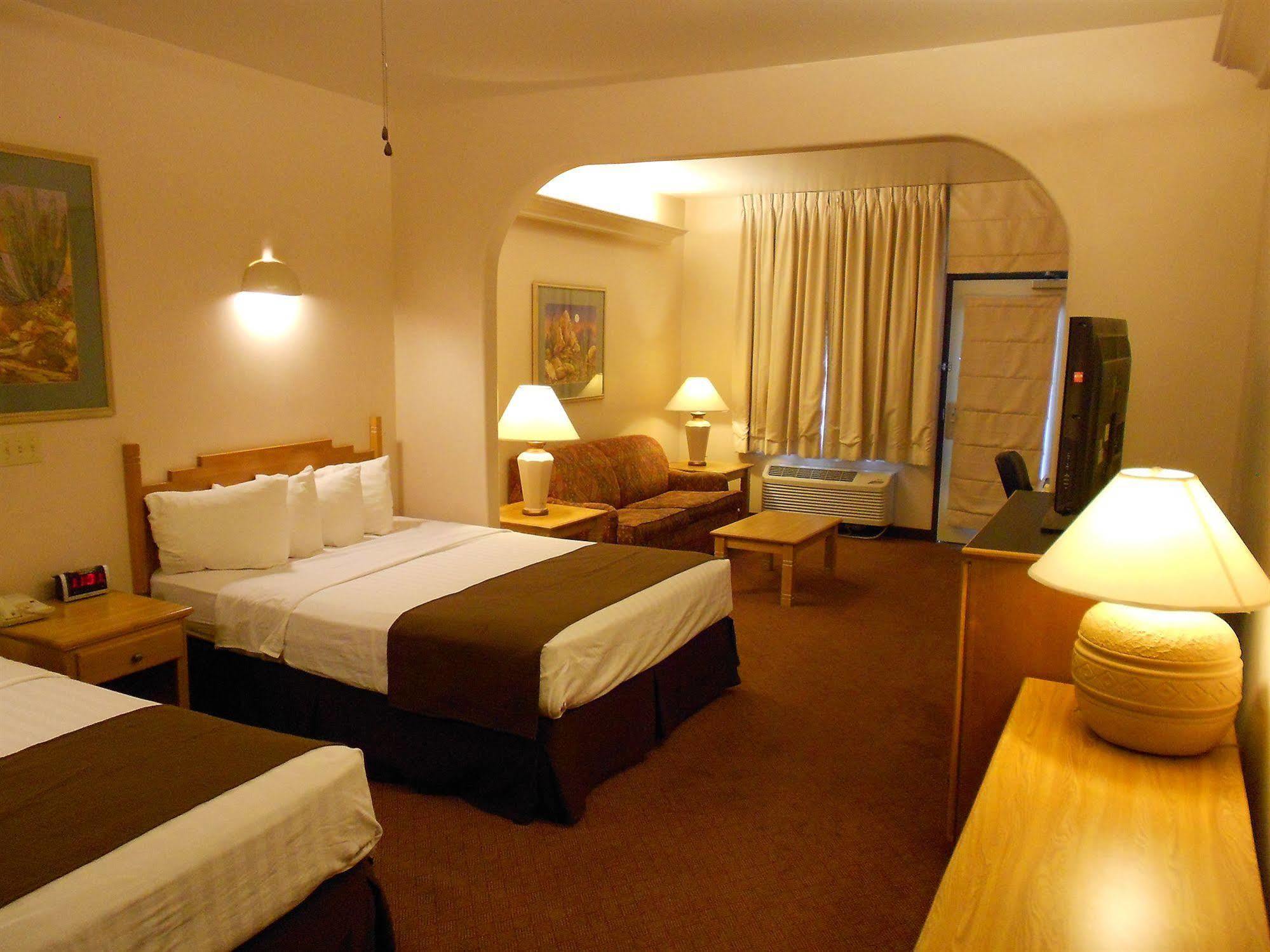 Quality Inn & Suites Phoenix Nw - Sun City Youngtown Екстер'єр фото
