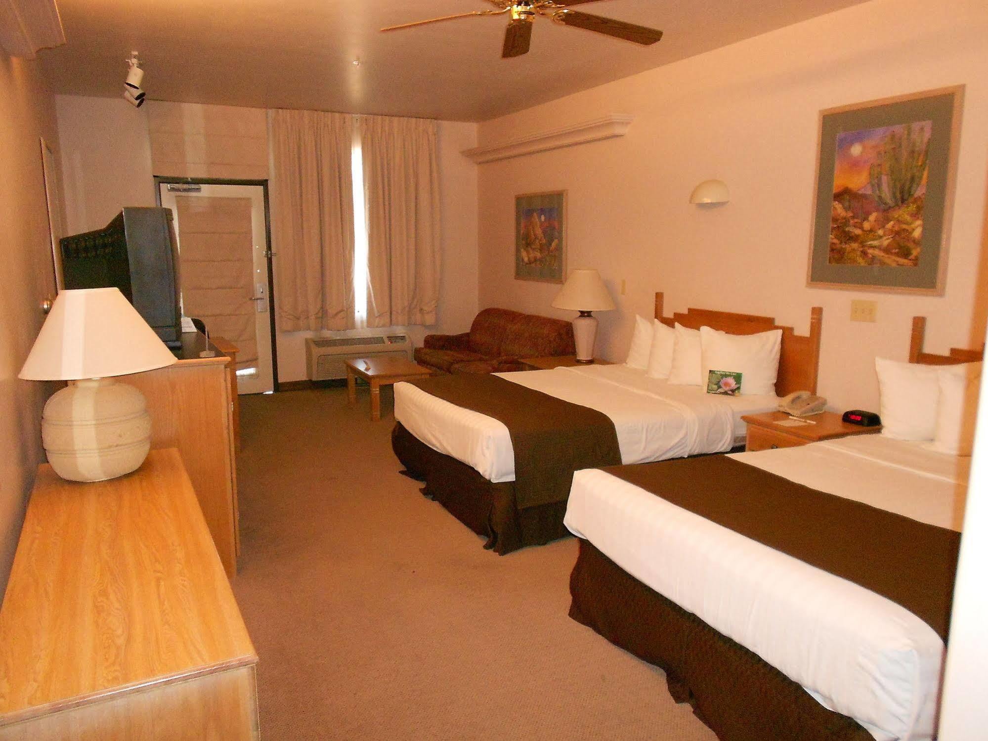 Quality Inn & Suites Phoenix Nw - Sun City Youngtown Екстер'єр фото