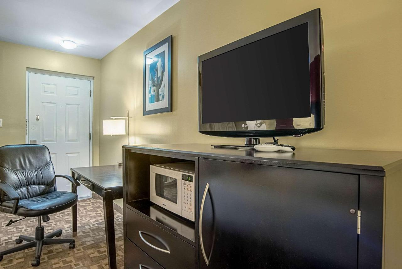 Quality Inn & Suites Phoenix Nw - Sun City Youngtown Екстер'єр фото