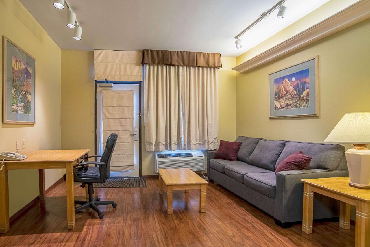Quality Inn & Suites Phoenix Nw - Sun City Youngtown Екстер'єр фото