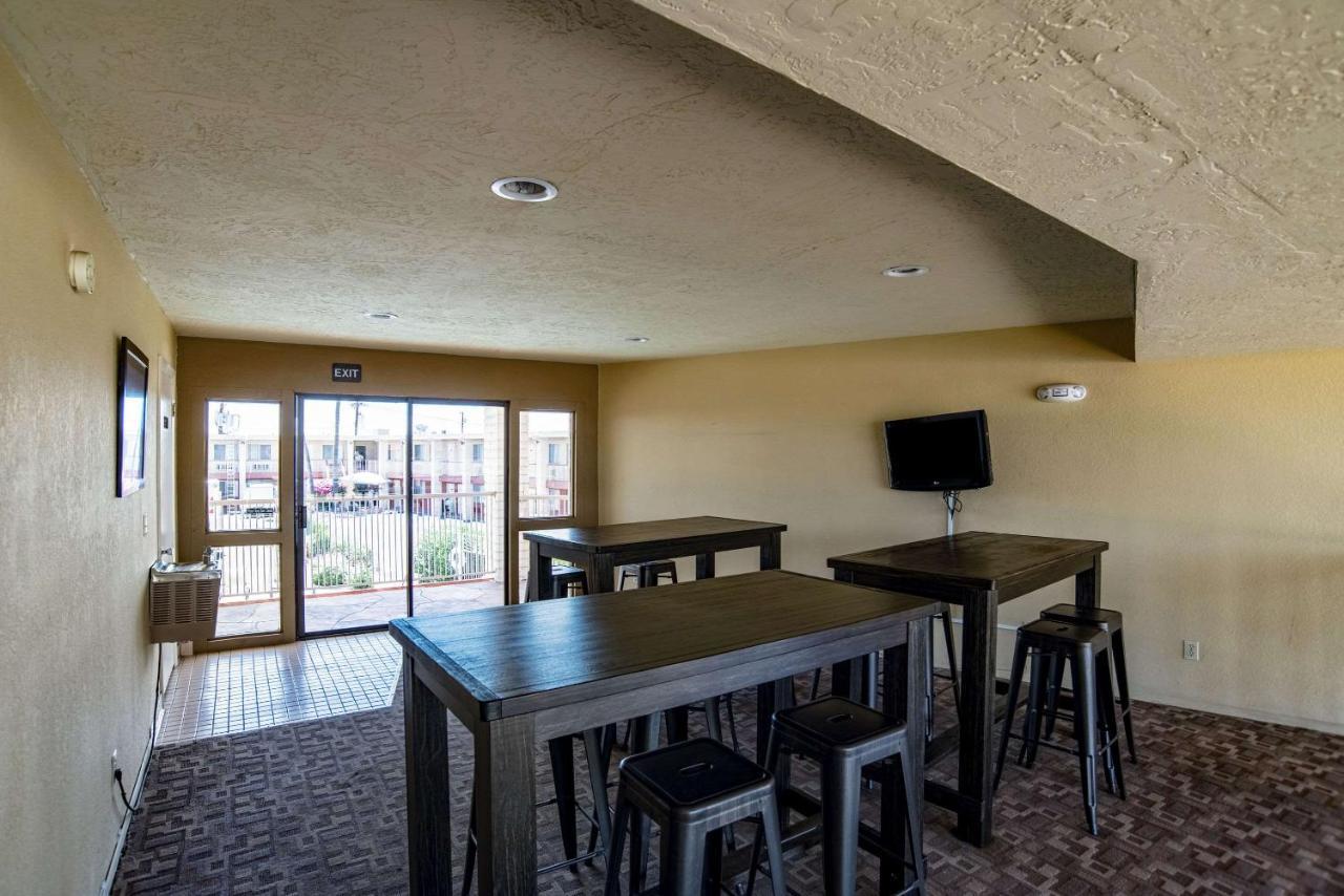 Quality Inn & Suites Phoenix Nw - Sun City Youngtown Екстер'єр фото