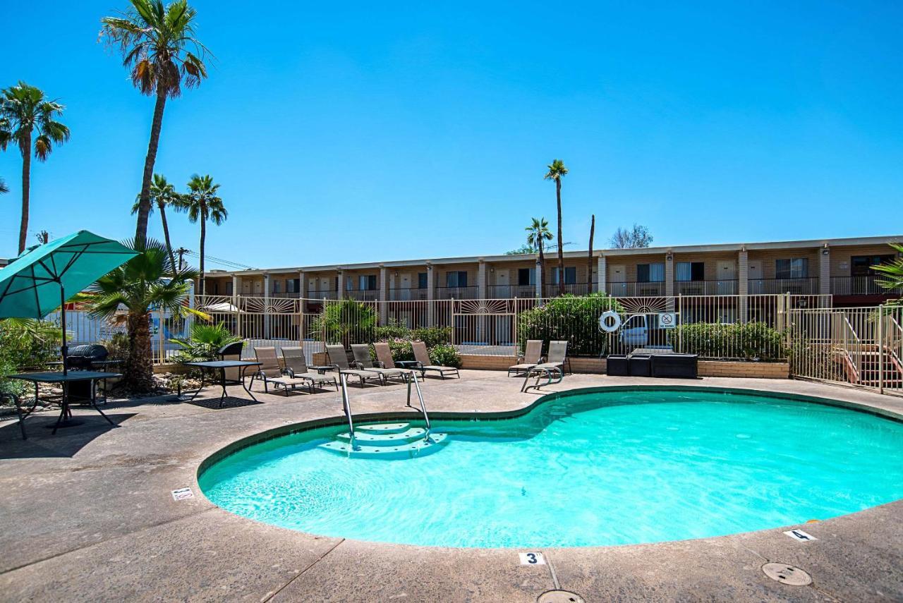 Quality Inn & Suites Phoenix Nw - Sun City Youngtown Екстер'єр фото