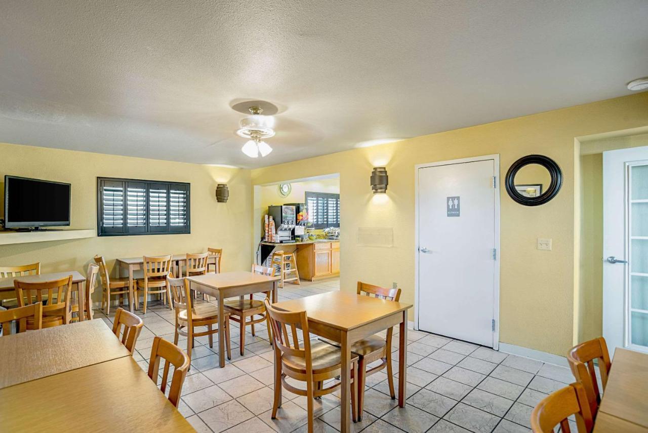 Quality Inn & Suites Phoenix Nw - Sun City Youngtown Екстер'єр фото